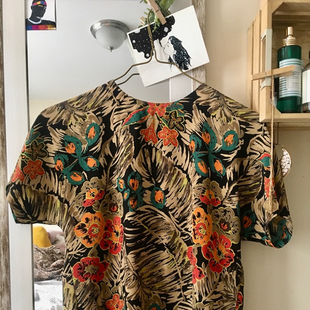Floral short sleeved blouse!